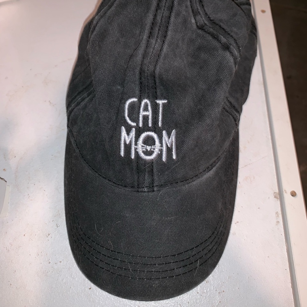 Light grey ball cap!